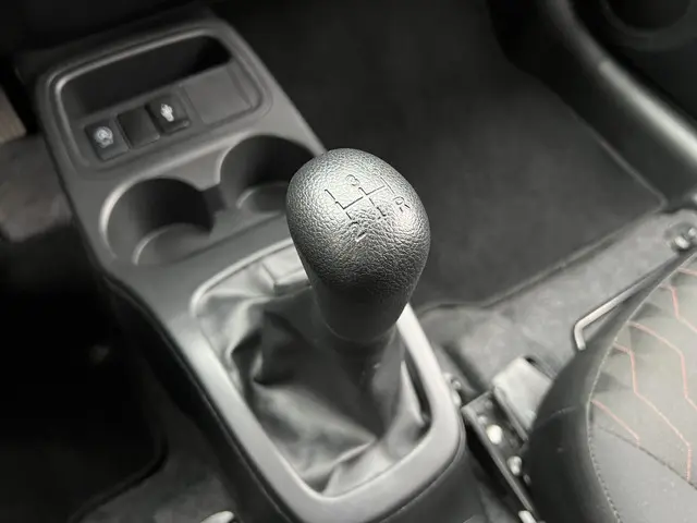 Mitsubishi Space Star 1.2 Connect+ 2024 Benzine 25
