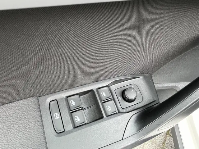 SEAT Arona 1.0 TSi DSG FR Business Intense 2021 Benzine 22