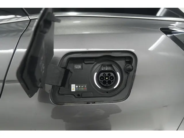 Peugeot 3008 HYbrid4 300 GT 2023 Hybride Benzine 25
