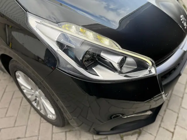 Peugeot 208 1.2 PureTech Allure 2018 Benzine 12