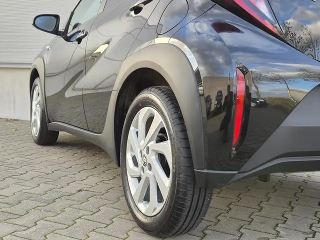 Toyota Aygo X 1.0 VVT-i S-CVT first 2025 Benzine 9