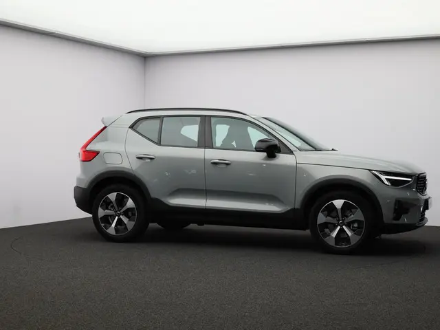 Volvo XC40 B4 197PK Plus Dark 2025 Benzine 23
