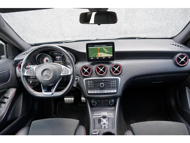 Mercedes-Benz A-Klasse AMG 45 4MATIC 2016 Benzine 30