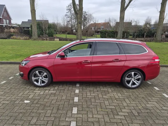 Peugeot 308 SW 1.2 e-THP Première 2015 Benzine 2
