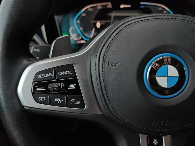 BMW 3 Serie Touring 330e M Sport 2022 Hybride Benzine 29