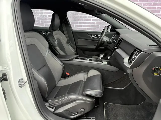 Volvo V60 2.0 T4 R-Design 2020 Benzine 5