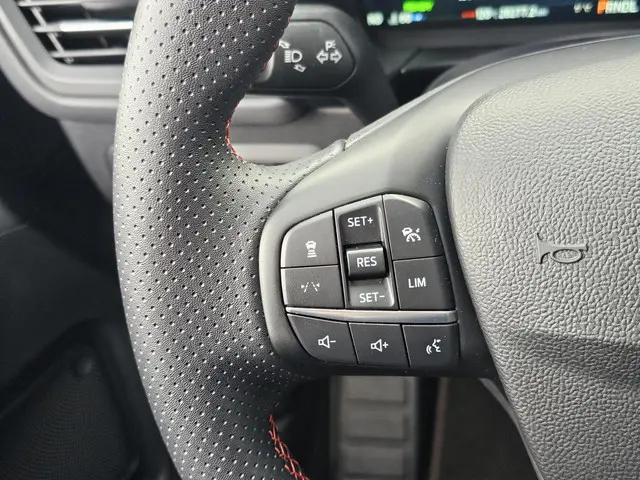 Ford Kuga 2.5 PHEV ST-Line X 2025 Hybride Benzine 16