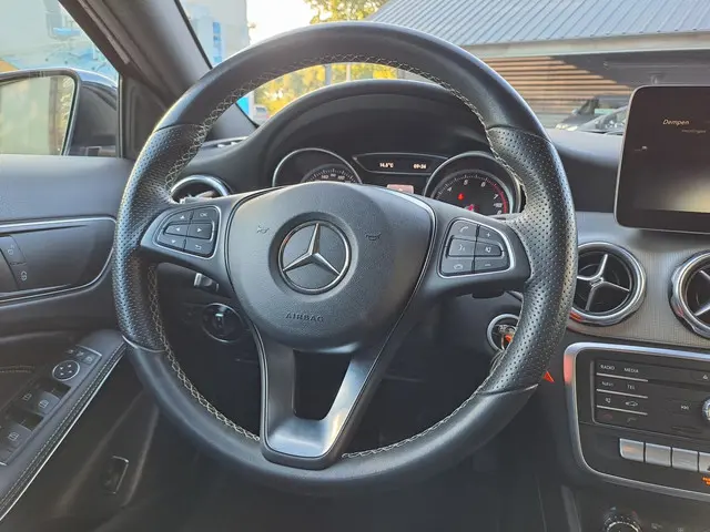 Mercedes-Benz GLA 180 Activity Edition 2017 Benzine 18