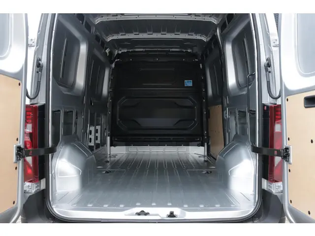 Renault Master T35 2.0 dCi 130 L2H2 Advance 2024 Diesel 36