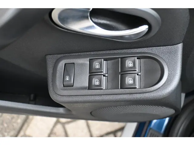 Dacia Duster TCe 130 4x2 Blackshadow 2017 Benzine 24