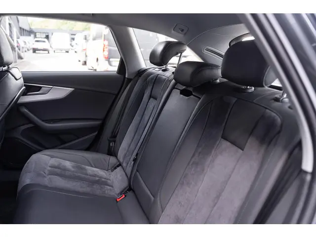 Audi A4 Avant 35 TFSI Business Edition 2021 Benzine 34