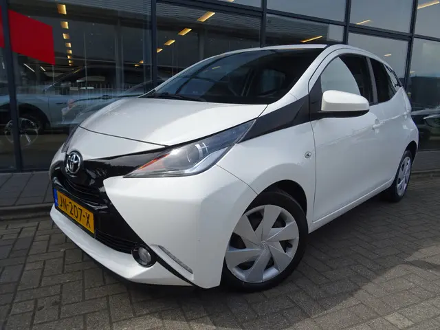 Toyota Aygo 1.0 VVT-i x-wave OPEN DAK 2016 Benzine 2
