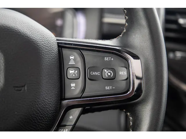Dodge Ram 1500 5.7 V8 4x4 Crew Cab Limited 2024 Benzine 35