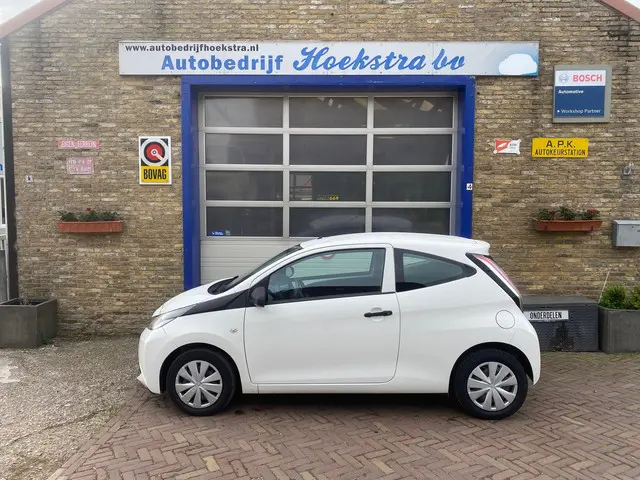 Toyota Aygo 1.0 VVT-i x-now 2016 Benzine 2