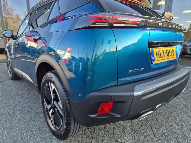 Peugeot 2008 1.2 Hybrid 145 GT 2025 Hybride Benzine 32