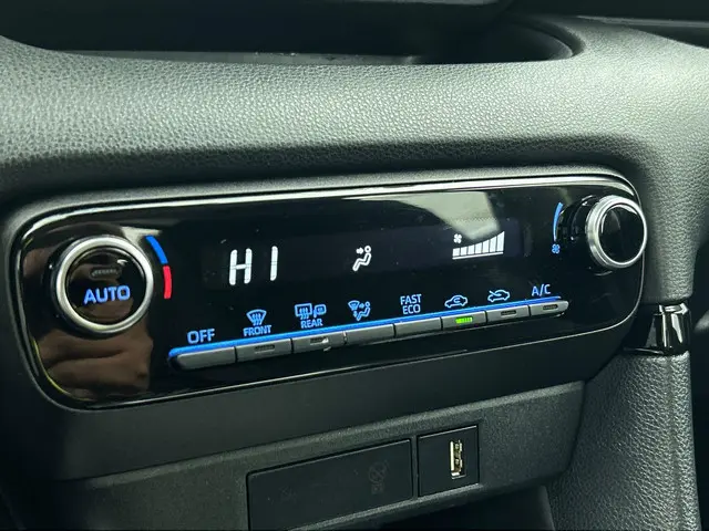 Toyota Yaris 1.5 Hybrid Active Auto. 2023 Hybride Benzine 8