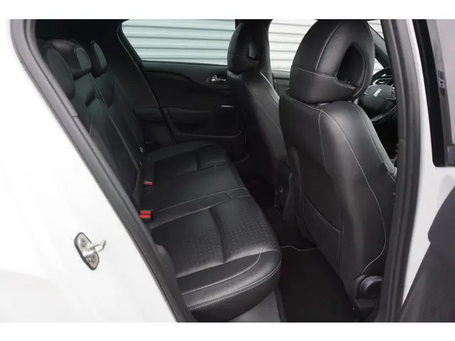 DS DS 4 CROSSBACK 1.2 PureTech So Chic 2015 Benzine 22