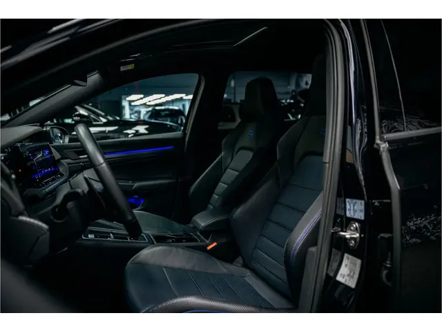 Volkswagen Golf 2.0 TSI R 4Motion 2022 Benzine 13