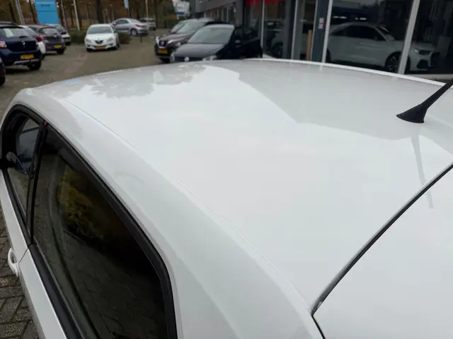 Volkswagen up! 1.0 BMT move up! 2e eigenaar !! 2018 Benzine 14