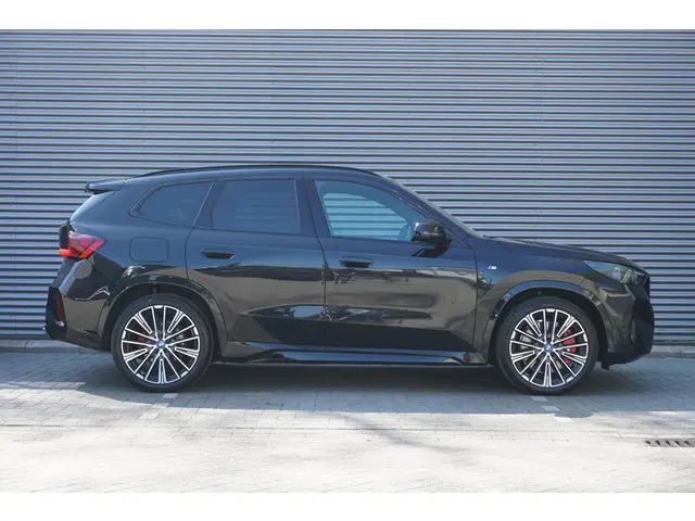 BMW iX1 xDrive30 2025 Elektrisch 4