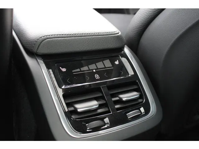 Volvo XC60 2.0 B5 Momentum Exclusive 2021 Benzine 18