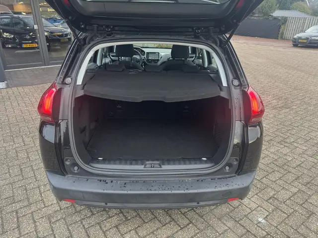 Peugeot 2008 Blue Lion 1.2 Puretech 110 2018 Benzine 10