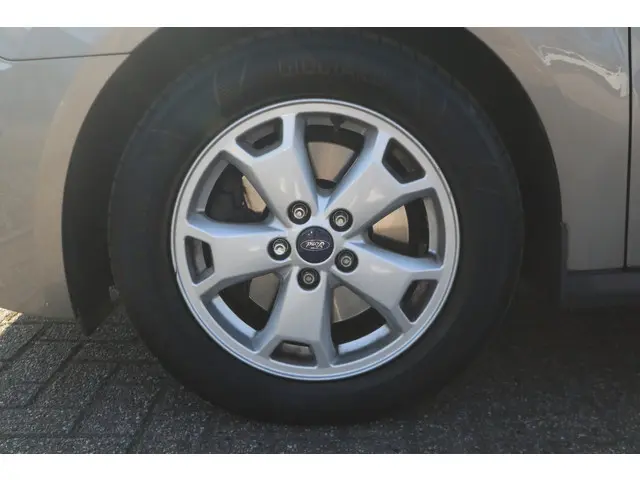 Ford Tourneo Connect Compact 1.0 Titanium 2015 Benzine 34