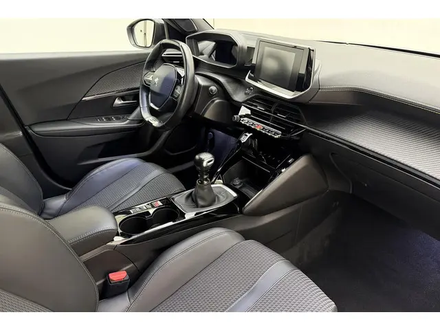 Peugeot 2008 1.2 PureTech 130pk GT-Line 2020 Benzine 3