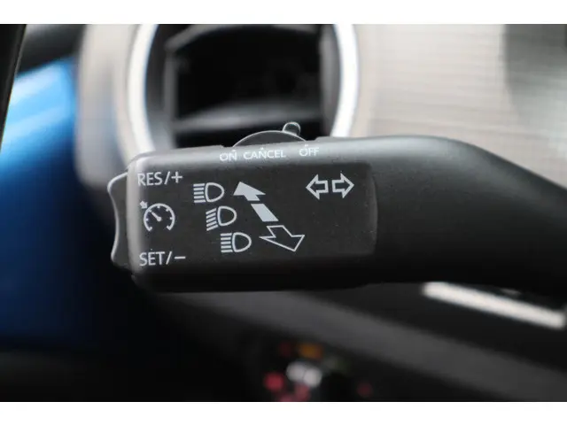 Volkswagen up! 1.0 BMT high up! 2019 Benzine 29