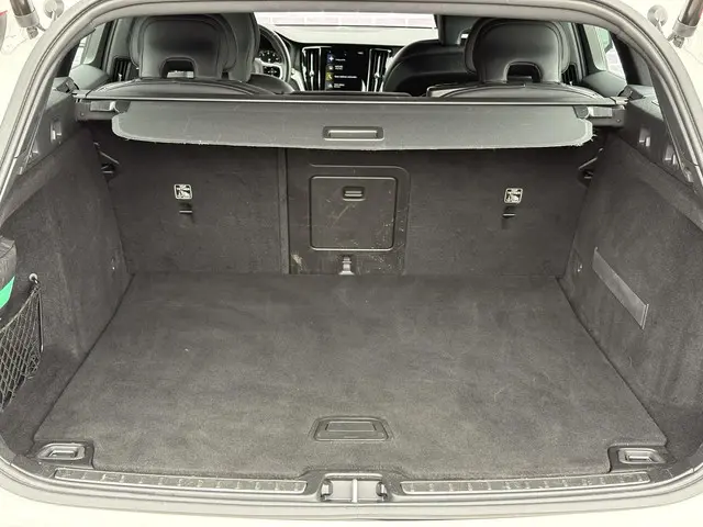Volvo V60 2.0 T4 R-Design 2020 Benzine 12