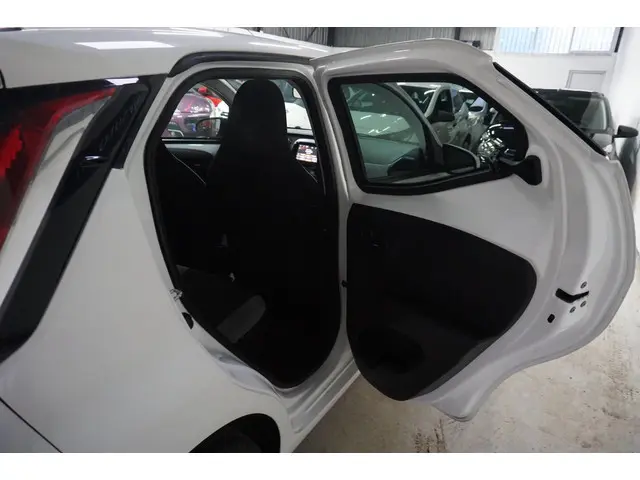 Toyota Aygo 1.0 VVT-i x-sport 2016 Benzine 29