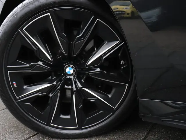 BMW 7 Serie 750e xDrive 2023 Hybride Benzine 39
