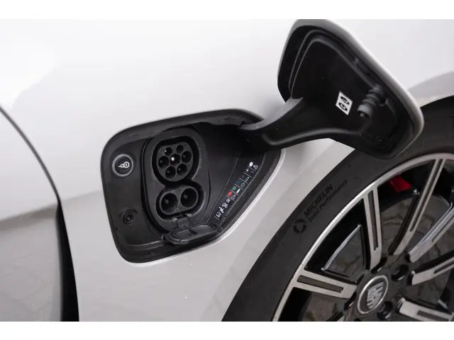 Porsche Taycan 4S Performance 84 kWh 2022 Elektrisch 48