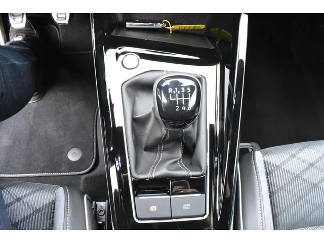 Volkswagen Golf 1.5 TSI R-Line 2023 Benzine 19