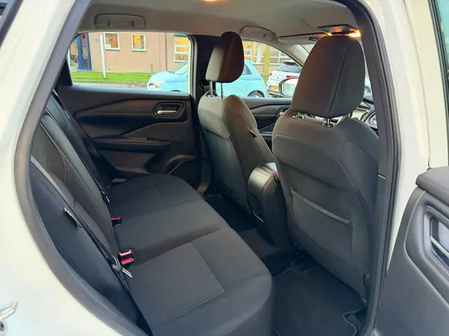 Nissan QASHQAI 1.3 MHEV Xtronic 2023 Hybride Benzine 14