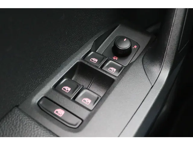 SEAT Arona 1.0 TSI Style Business Intense 2019 Benzine 27
