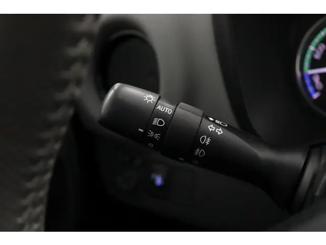 Toyota Yaris 1.5 Hybrid Dynamic 2016 Hybride Benzine 30