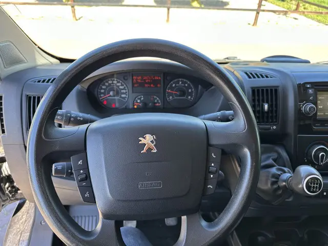 Peugeot Boxer 330 2.0 BlueHDI L1H1 Premium 2017 Diesel 16