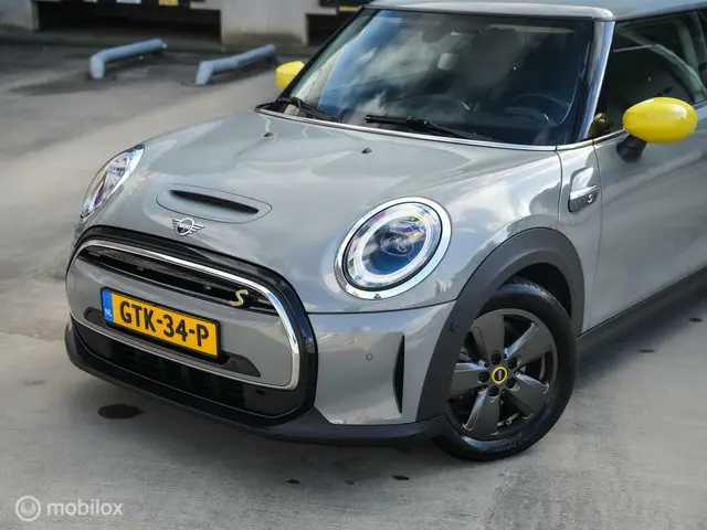 MINI Electric Mini Essential 33 kWh 2021 Elektrisch 11