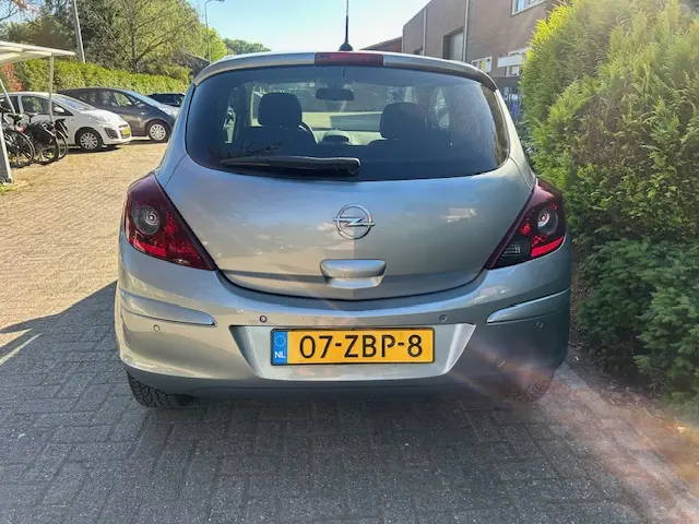 Opel Corsa 1.4-16V Cosmo 2012 Benzine 6