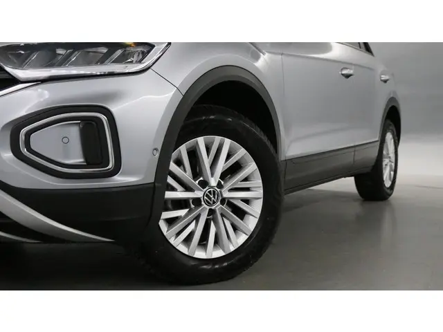Volkswagen T-Roc 1.5 TSI 150pk Life DSG 2023 Benzine 12