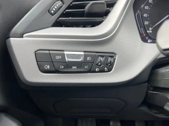 BMW 1 Serie 118i NIEUW MODEL, 140 Pk 2019 Benzine 18