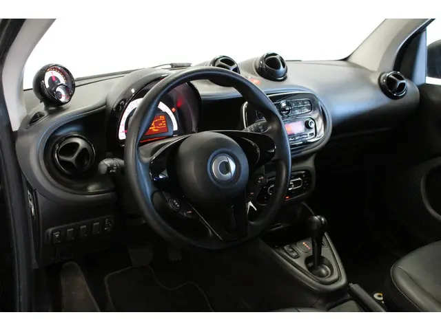 Smart Fortwo EQ Essential 18 kWh 2022 Elektrisch 8