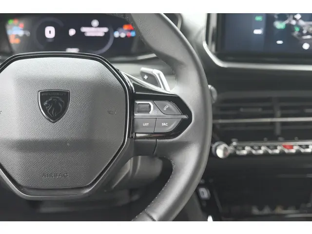 Peugeot 2008 PureTech 130 EAT8 Allure 2024 Benzine 33