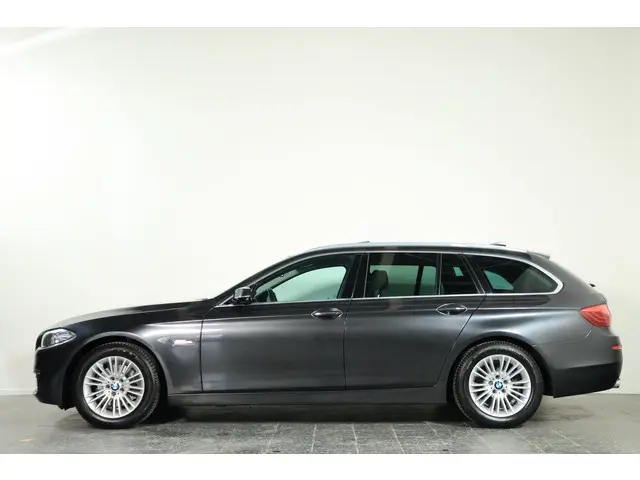 BMW 5 Serie Touring 520i Luxury Edition 2016 Benzine 36