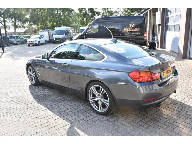 BMW 4 Serie Coupé 435i High Executive 2014 Benzine 32