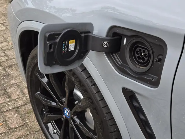 BMW X3 xDrive30e 2022 Hybride Benzine 12