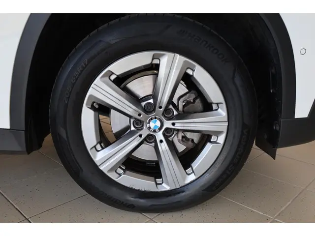 BMW X1 sDrive18i 2022 Benzine 6