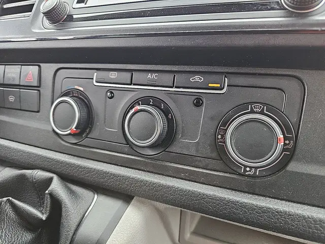 Volkswagen Transporter 2.0 TDI 2016 Diesel 10