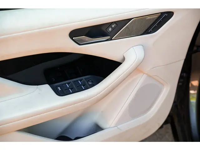 Jaguar I-PACE EV400 SE 90 kWh 2018 Elektrisch 14